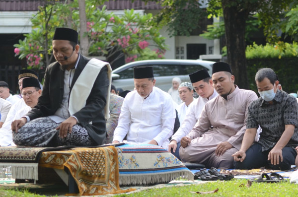 Mendag Laksanakan Salat Iduladha di Masjid Al Husna Cipinang