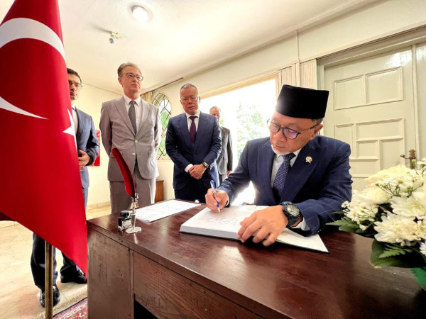 Sambangi Kedubes Turki, Mendag Sampaikan Belasungkawa