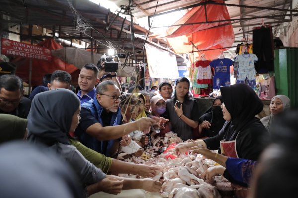 Mendag Pantau Harga Bahan Pokok di Pasar Natar Lampung