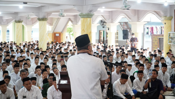 Mendag: Santri Harus Memiliki Ilmu untuk Hadapi Perubahan Dunia Secara Cepat