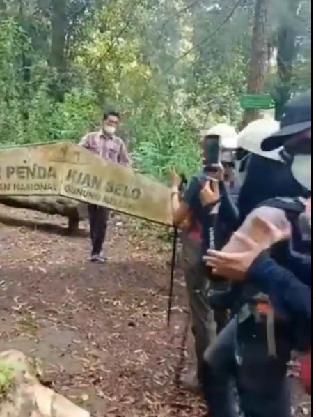 Momen jalur pendakian Gunung Merbabu via Selo dibuka
