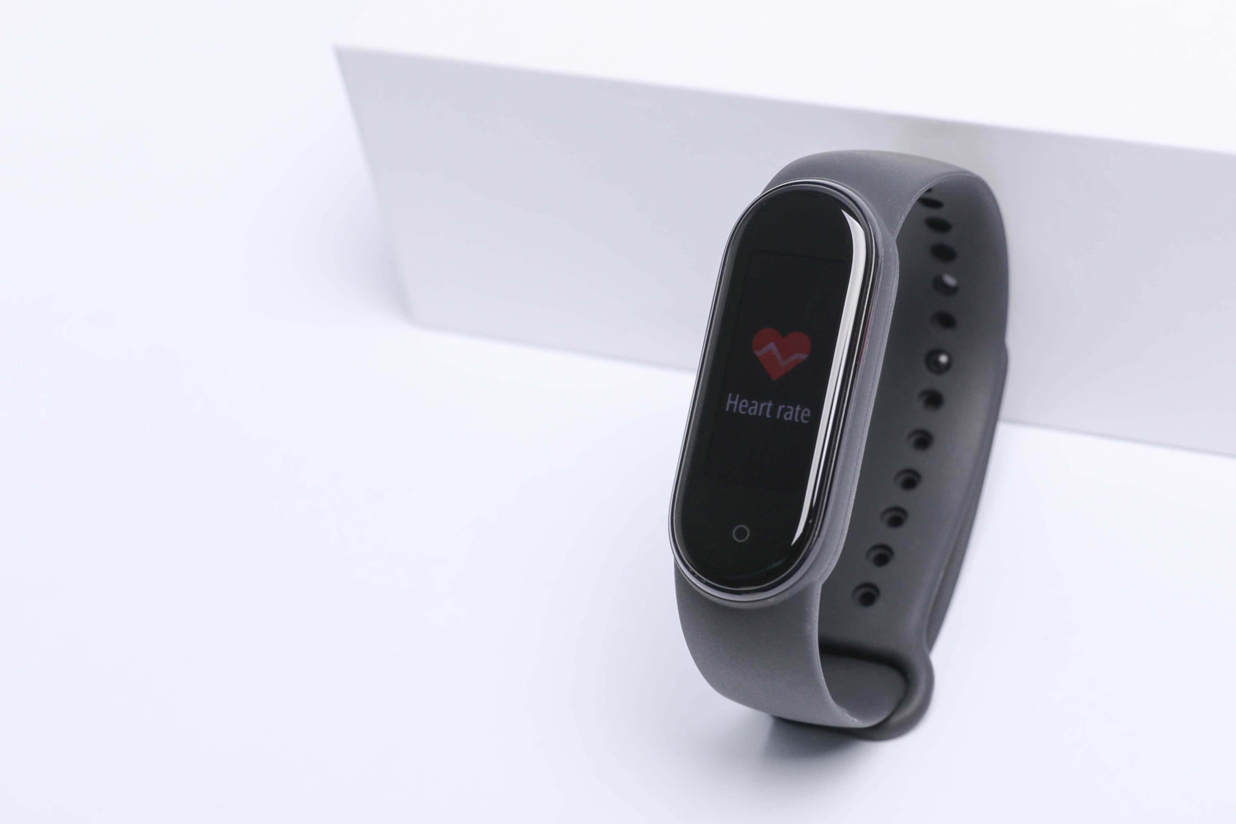 Xiaomi Rilis Mi Band 5, TWS Terbaru, dan WiFi Extender