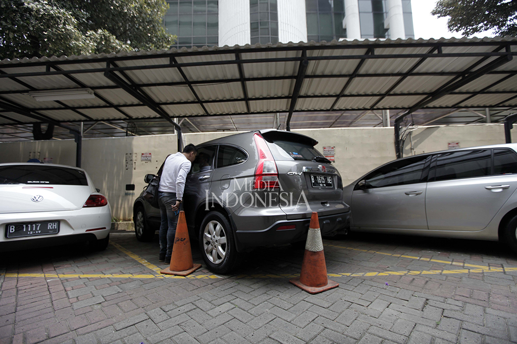 Tiga Mobil Rampasan Milik Koruptor Dilelang
