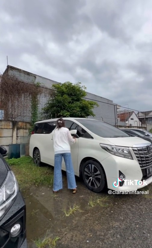 Segini Uang yang Dikeluarkan Clara Shinta untuk Tebus Mobilnya yang Ditarik Paksa <i>Debt Collector</i>