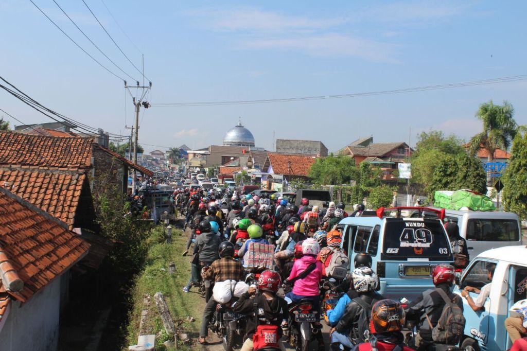Lewati Pasar Mundu Cirebon, Dari 5 Menit Jadi 30 Menit