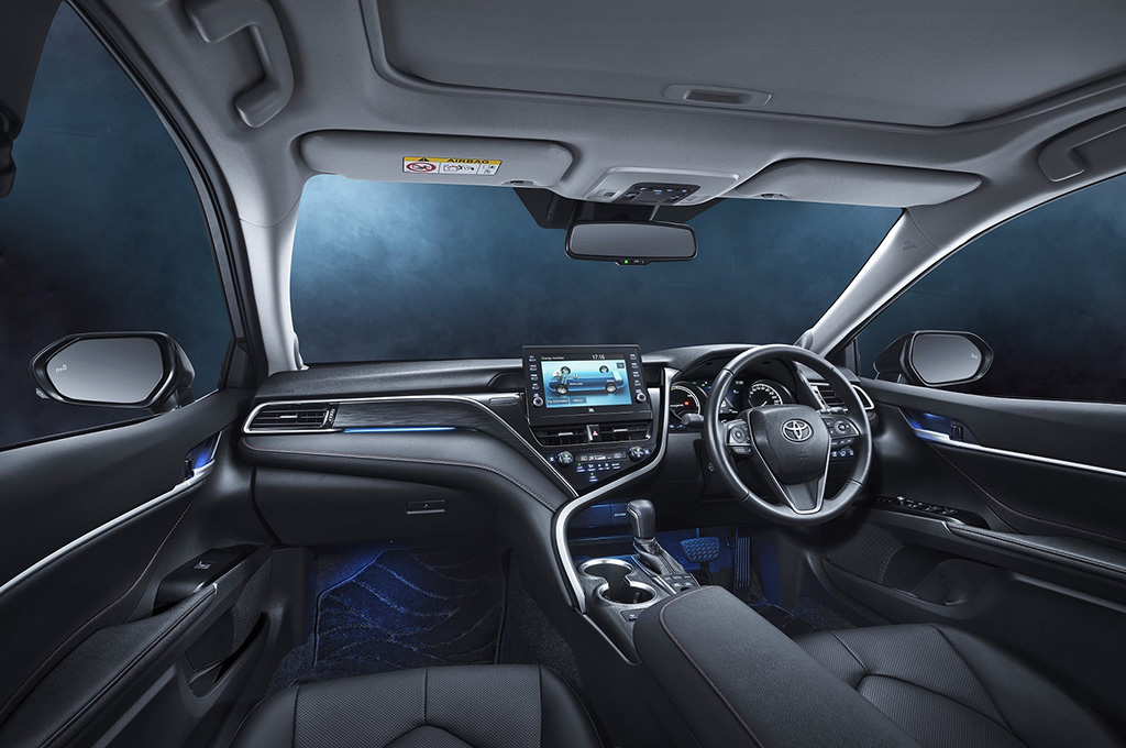 New Toyota Camry Hybrid Sudah Dibekali TSS 2 & T Intouch