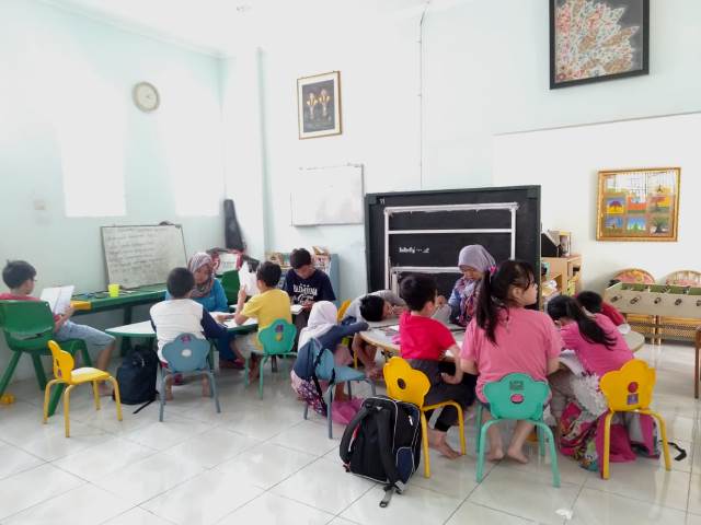 Pelukan Hangat untuk si Kecil yang Disisihkan