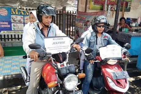 Komunitas Ini Sediakan Ojek Gratis saat Angkot Mogok
