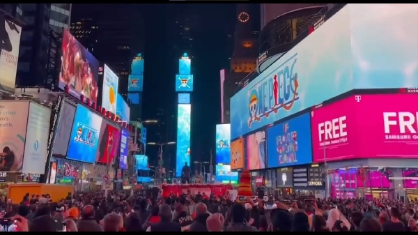Jelang Penayangan Perdana Film One Piece: Red di AS, Kru Topi Jerami Bajak New York Times Square