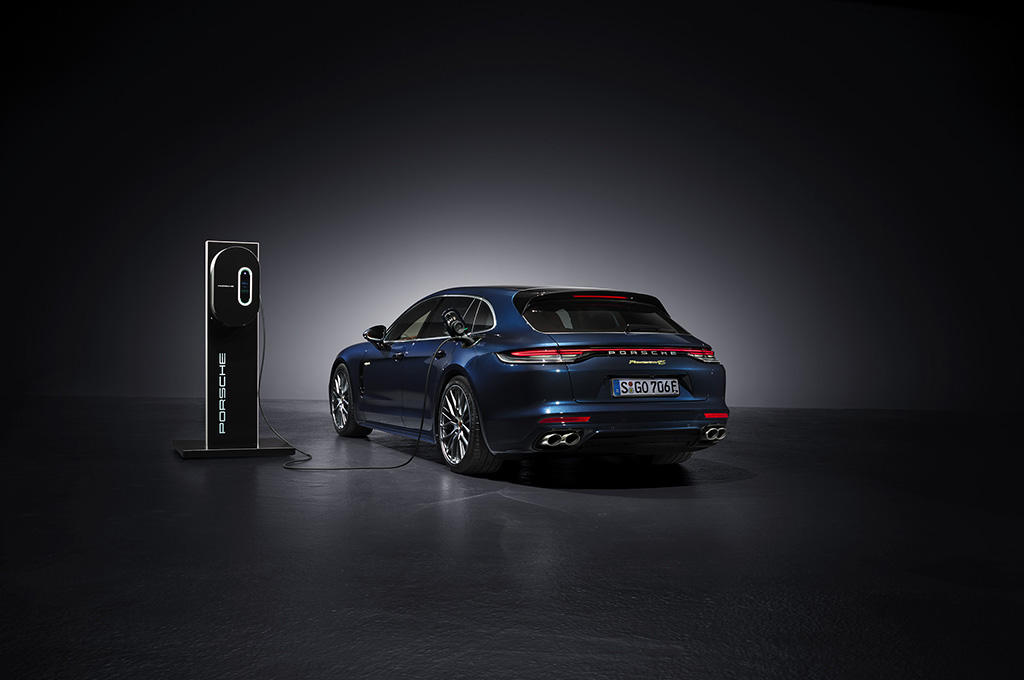 Porsche Panamera Bersolek, Performa Meningkat