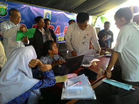 Pedagang Pasar Ikan Luar Batang Berkemas