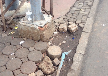 Ini Dia JPO Dengan Kabel PJU yang Tak Aman