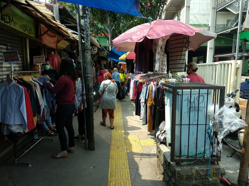 PKL Padati Pasar Tanah Abang