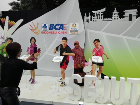 Kemeriahan di Luar Arena BCA Indonesia Open 2015 