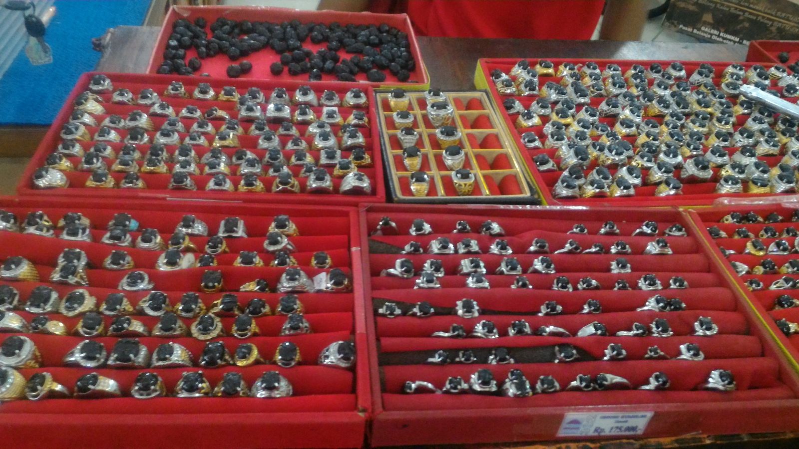 Pesona Batu Satam dari Belitung