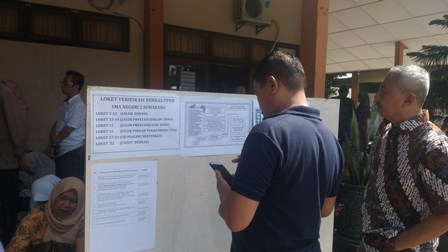 Orang Tua Siswa Keluhkan Antrean Pengambilan Token PPDB SMA