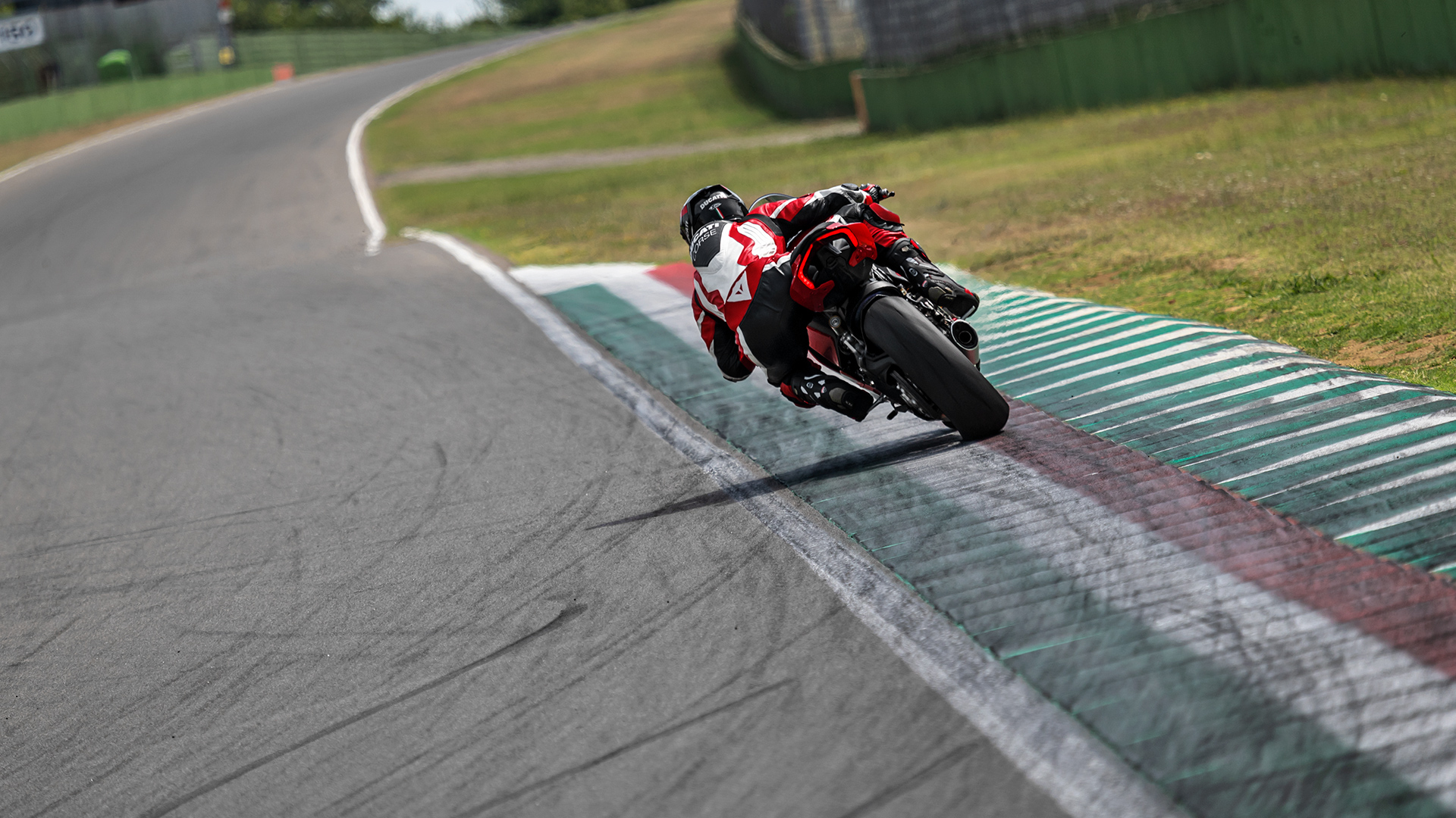 Ducati Panigale V2 nan Jinak