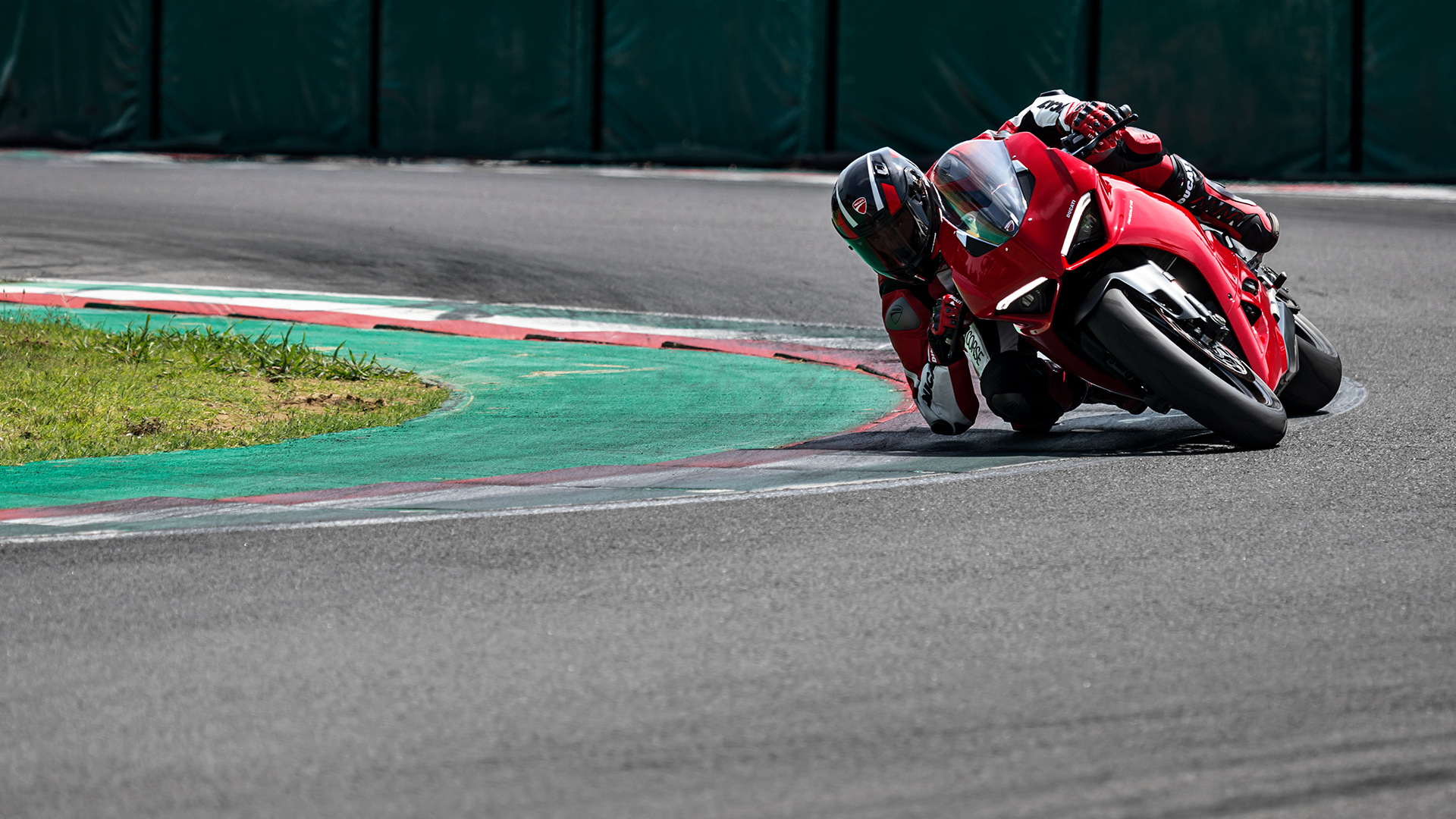Ducati Panigale V2 nan Jinak