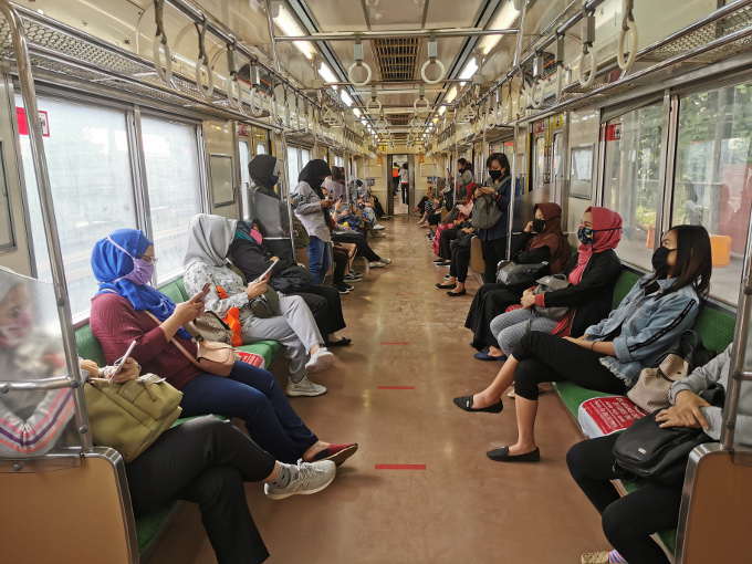 KRL Tangerang-Duri Lengang