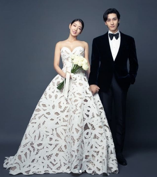 Park Shin Hye dan Choi Tae Joon menikah hari ini, 22 Januari 2022. Instagram @salt_ent.png