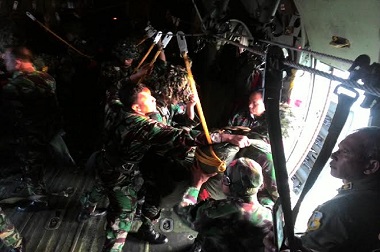 Aksi Pasukan TNI 'Rebut' Kembali Lanud Abdul Rachman Saleh Malang