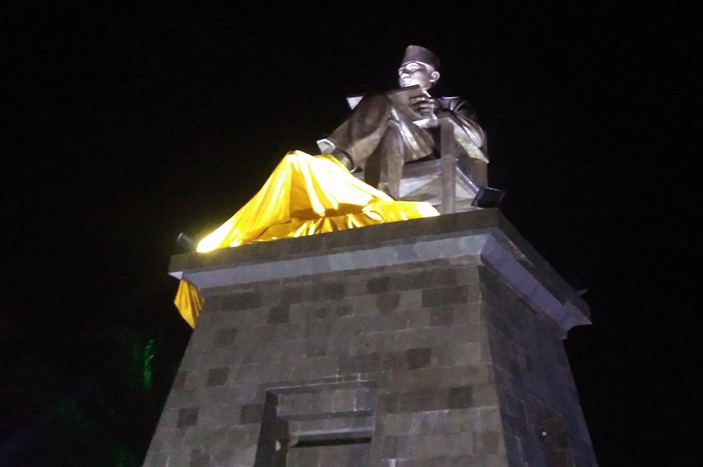 Sampah Menyumbat Aliran Air Mancur Plasa Manahan