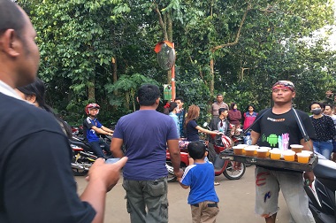 Berburu Rezeki di Lokasi Penggerebekan Teroris