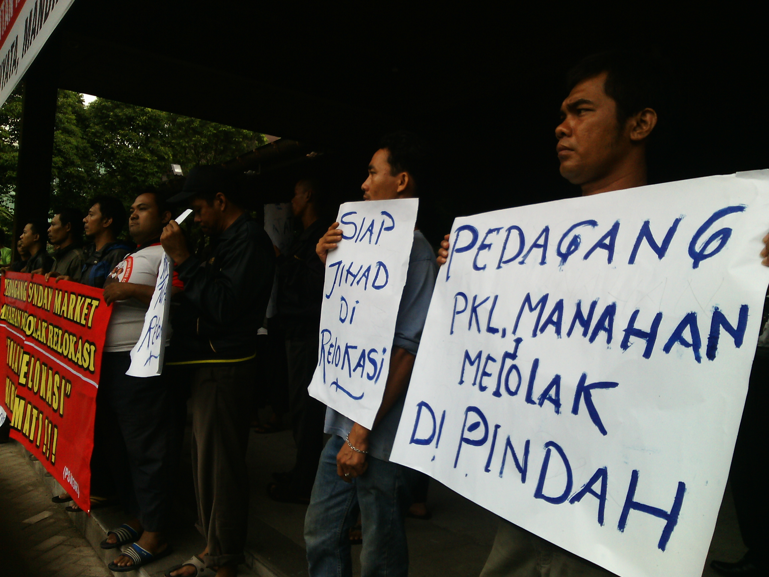 Pedagang Sunday Market Manahan Geruduk Balaikota Solo