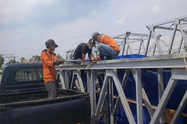 Buruh Bekerja 24 Jam, Kebut Penyelesaian Jembatan