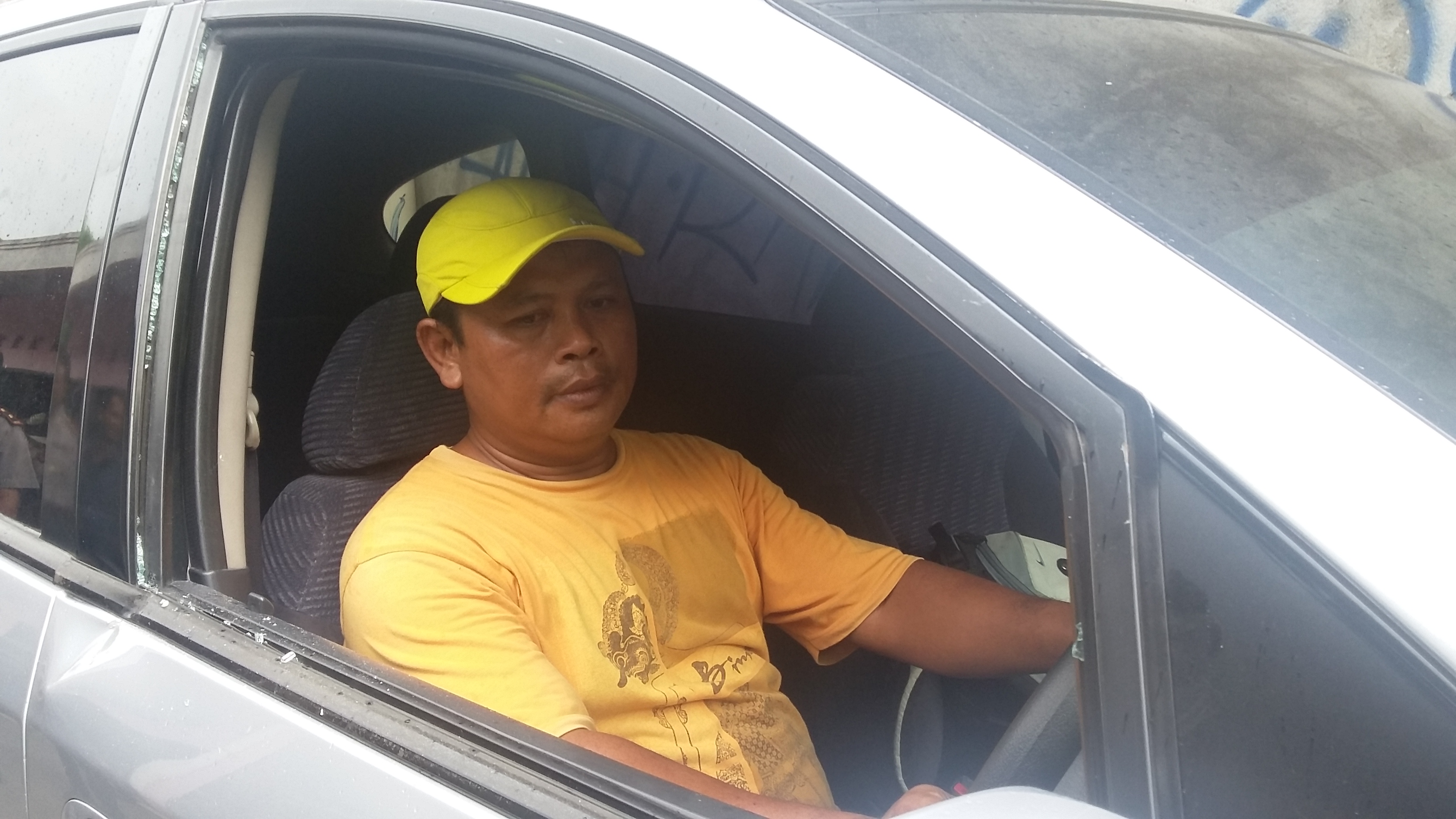 Gegana Yogya Pecahkan Kaca Mobil Mogok