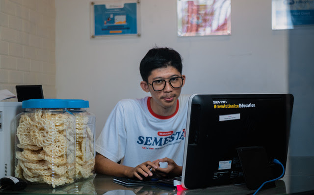 Melepas Kesempatan Kuliah di PTN, Anak Tukang Kerupuk Ini Raih Beasiswa Semesta di Binus