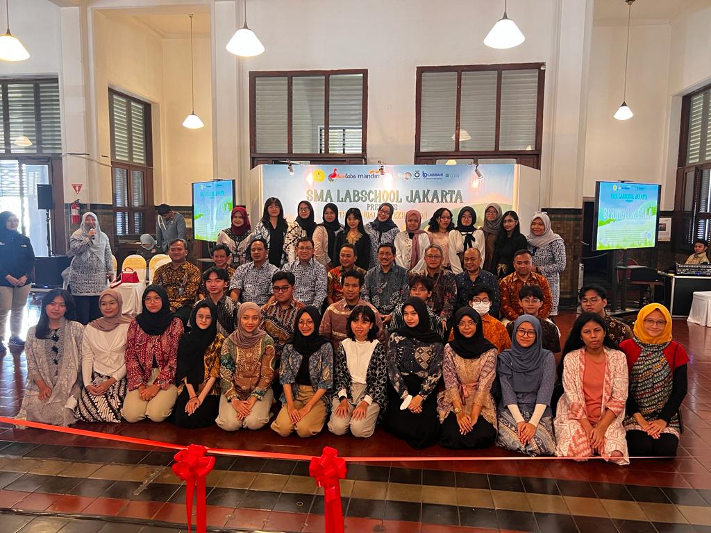 Ayo ke Museum Mandiri, Nikmati 98 Karya Lukis Seniman Muda SMA Labschool