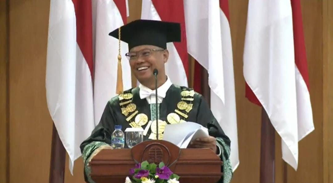 Bamsoet dan Cecep Darmawan Jadi Wisudawan Kehormatan Universitas Terbuka