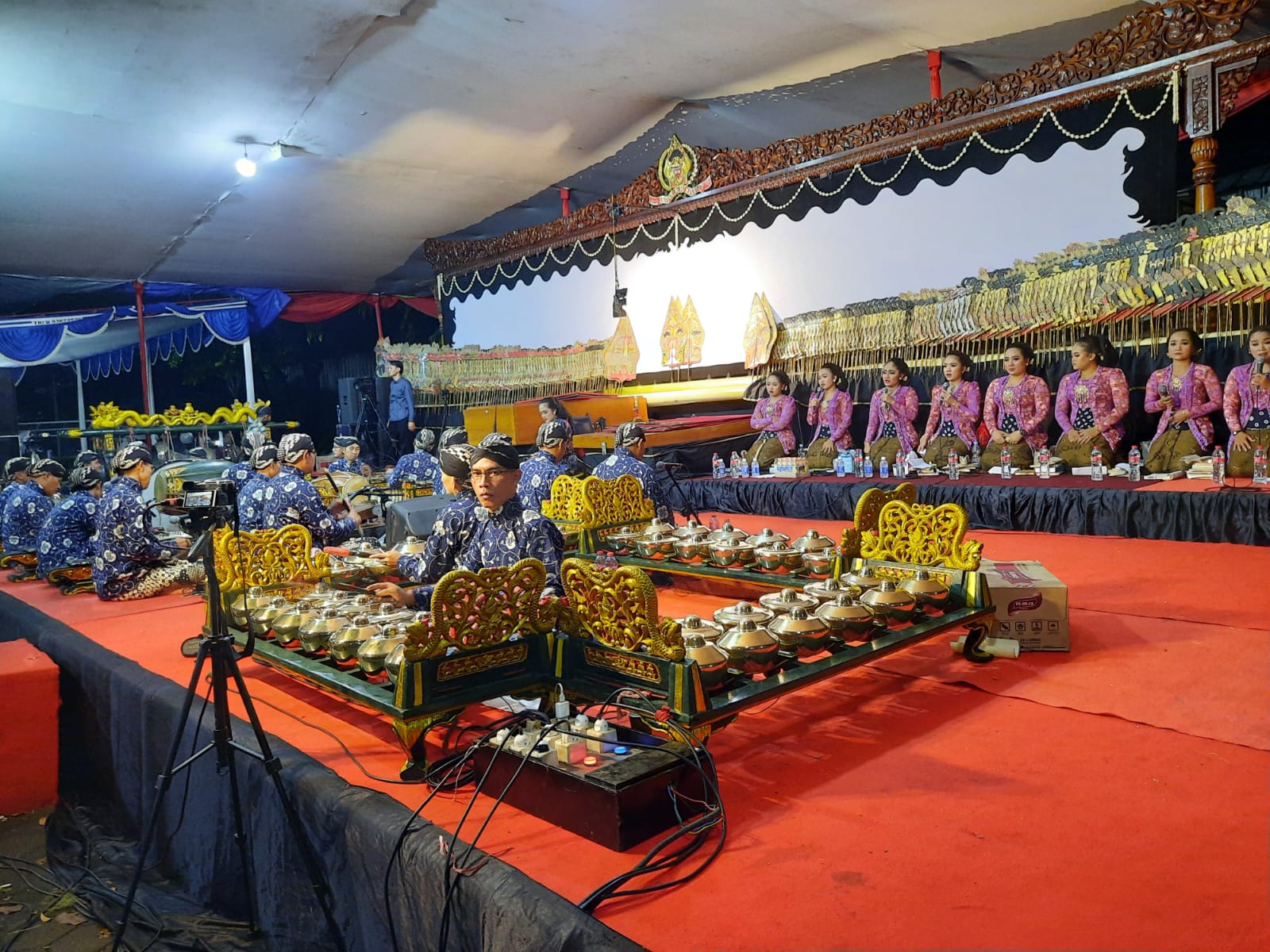 Untar Gelar Wayang Kulit Semalam Suntuk dan Tampilkan Dalang Perempuan