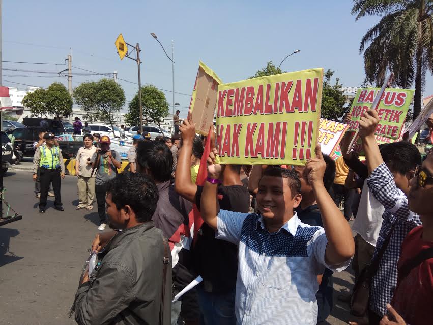 Pengemudi Demo Kantor Grab Indonesia