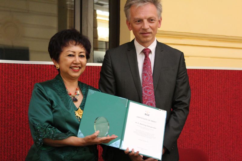 Dubes RI untuk Hongaria Raih Certificate of Merit