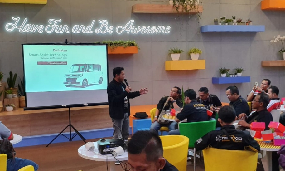 Komunitas Daihatsu Belajar Teknologi Smart Assist