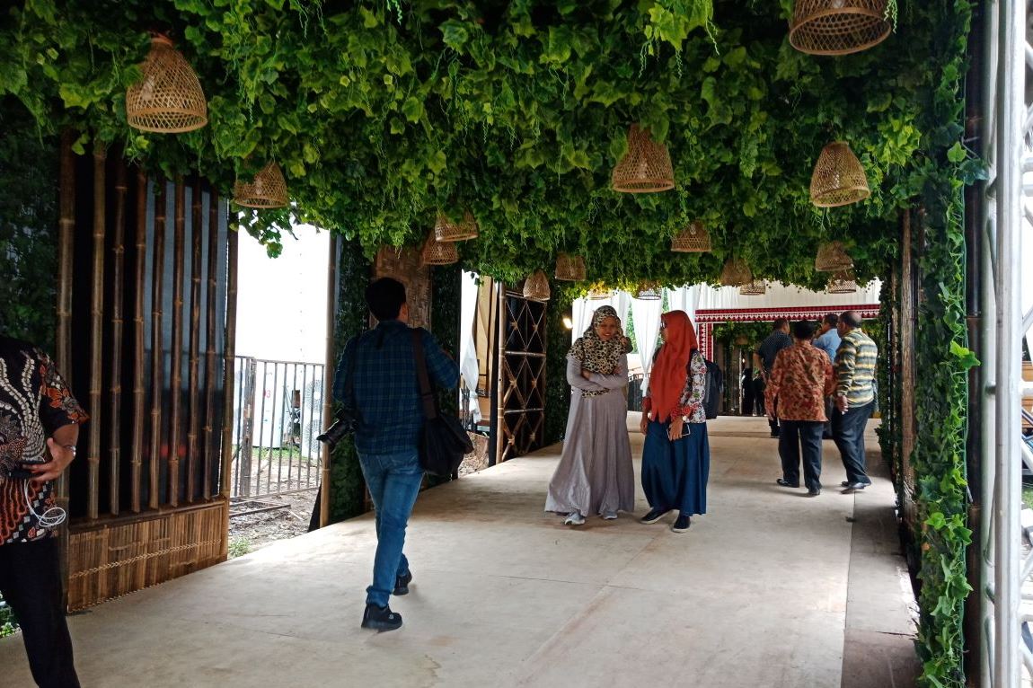 Kahiyang akan <i>Marpangir</i> di Air Terjun Buatan
