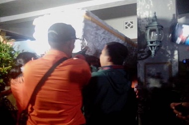 Peti Jenazah Erri Yunanto Tiba, Keluarga Berduka