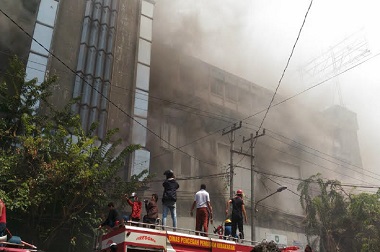 Plaza Ramayana di Kota Medan Terbakar