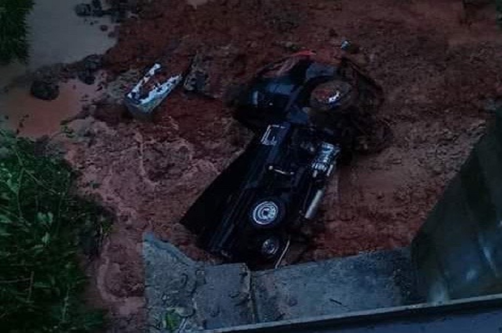 Jembatan Penghubung Desa di Lebak Longsor