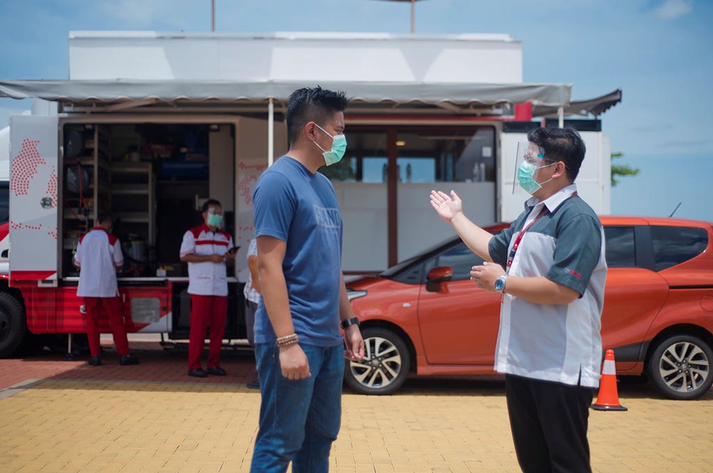 Unik, Ada Dealer Berjalan di Atas Truk