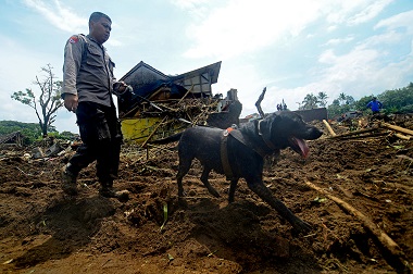 Helikopter Dikerahkan Cari Korban Banjir Garut hingga ke Jatigede