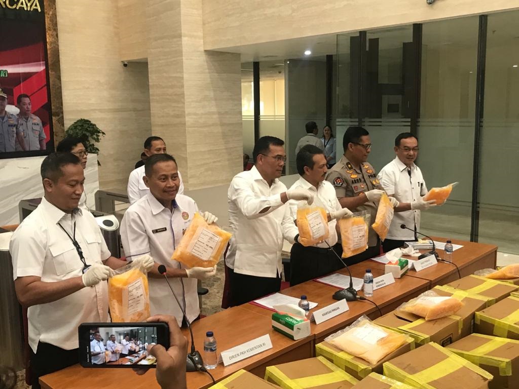 Praktik Impor Telur Ilegal Terbongkar