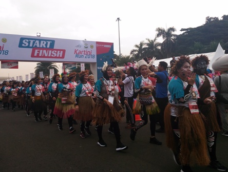 Ribuan Polwan Berkostum Adat Meriahkan Kartini Run