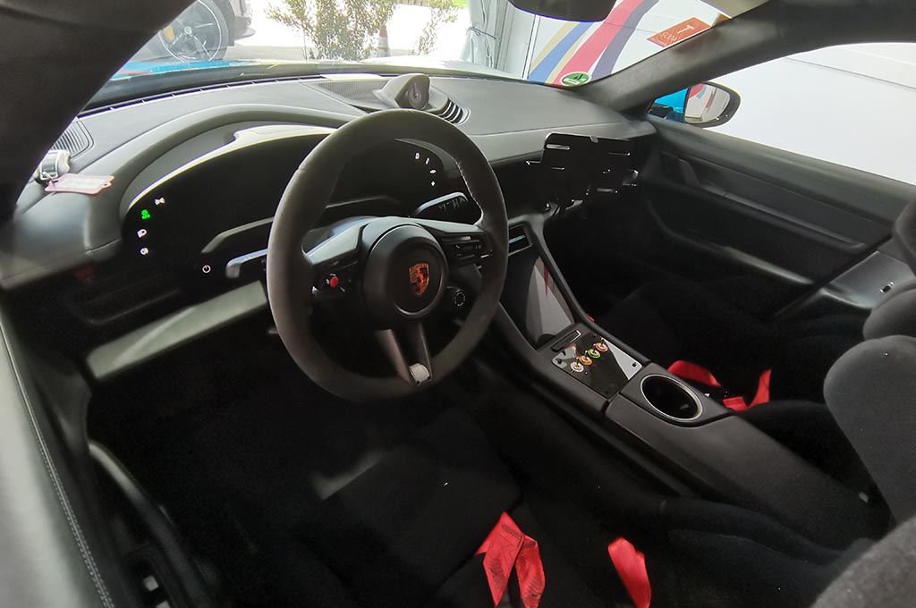 Spesifikasi Porsche Taycan Sebagai Safety Car Formula E