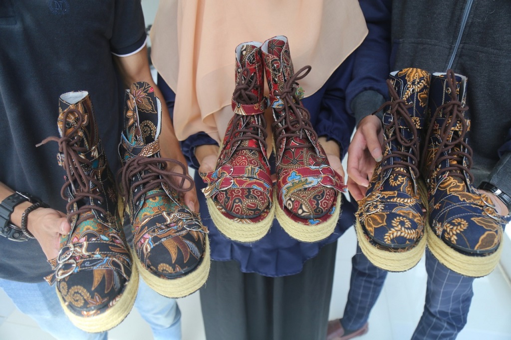Pemuda Jepang Minati 'Setiawan Mungil' Karya Mahasiswa UMM