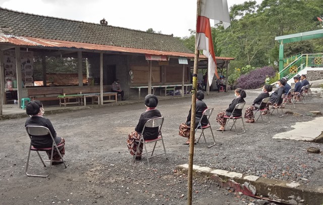 Prosesi Sepi Labuhan Merapi