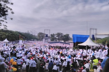 Sambil Berlibur, Ayu Ikut Gerakan Salat Berjemaah di Bandung
