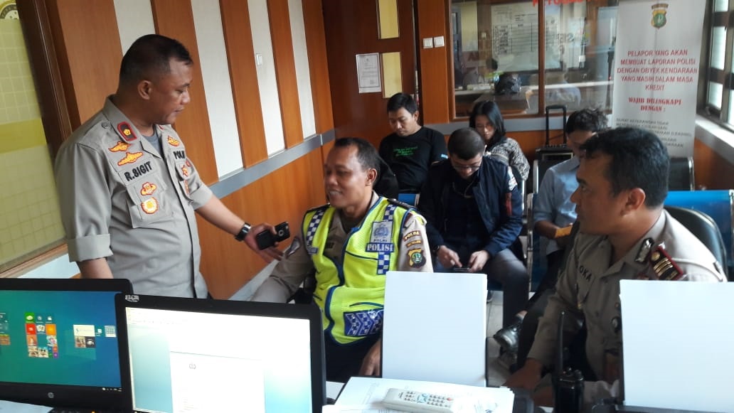 Pemuda Bekasi Rampas Ponsel Polisi karena Ditilang